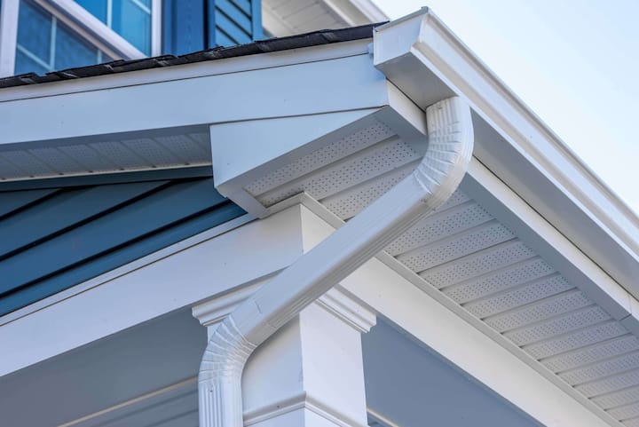 Low-maintenance vinyl gutters for rainwater management in San Antonio